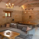 The House Of 4*
